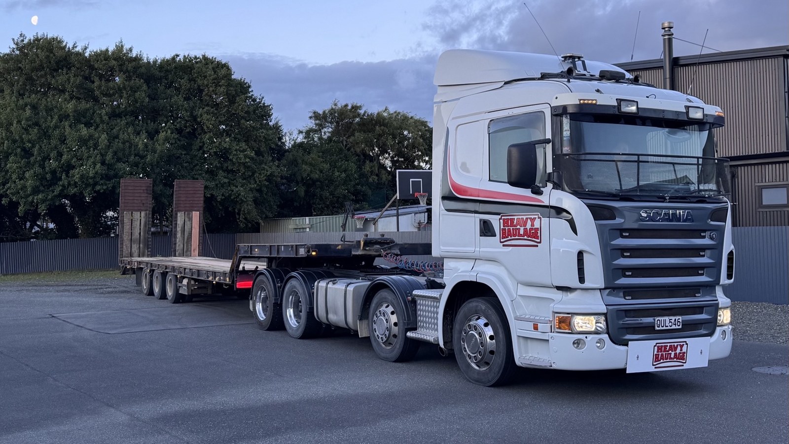 Heavy Haulage truck with low loader trailer